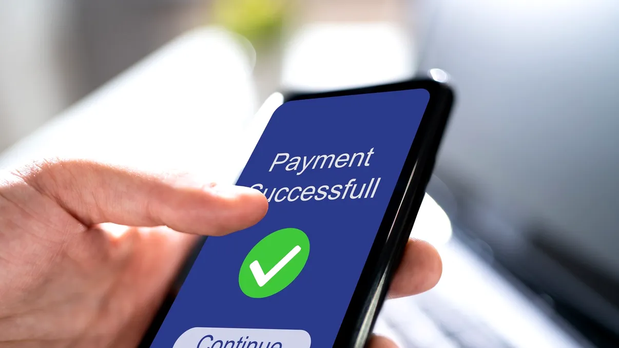 Ai transferat bani unui număr de telefon greșit? Ce trebuie să faci imediat după ce plata a fost confirmată