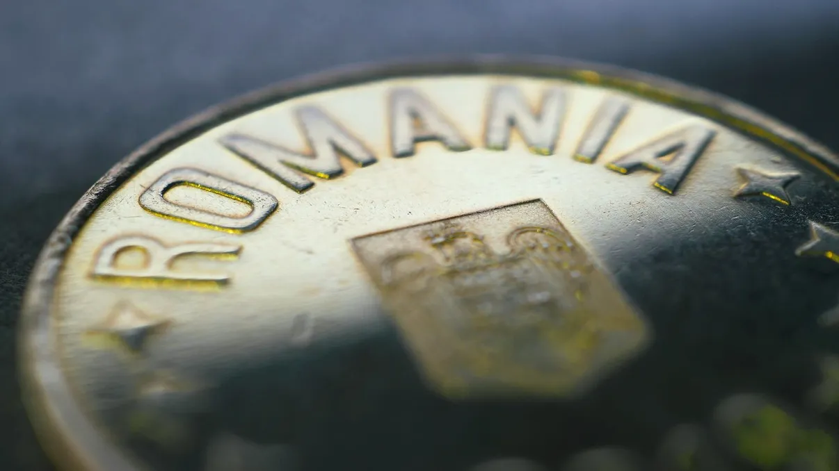 Secretul monedelor de 50 de bani din România. De ce unele au marginea zimțată, iar altele nu