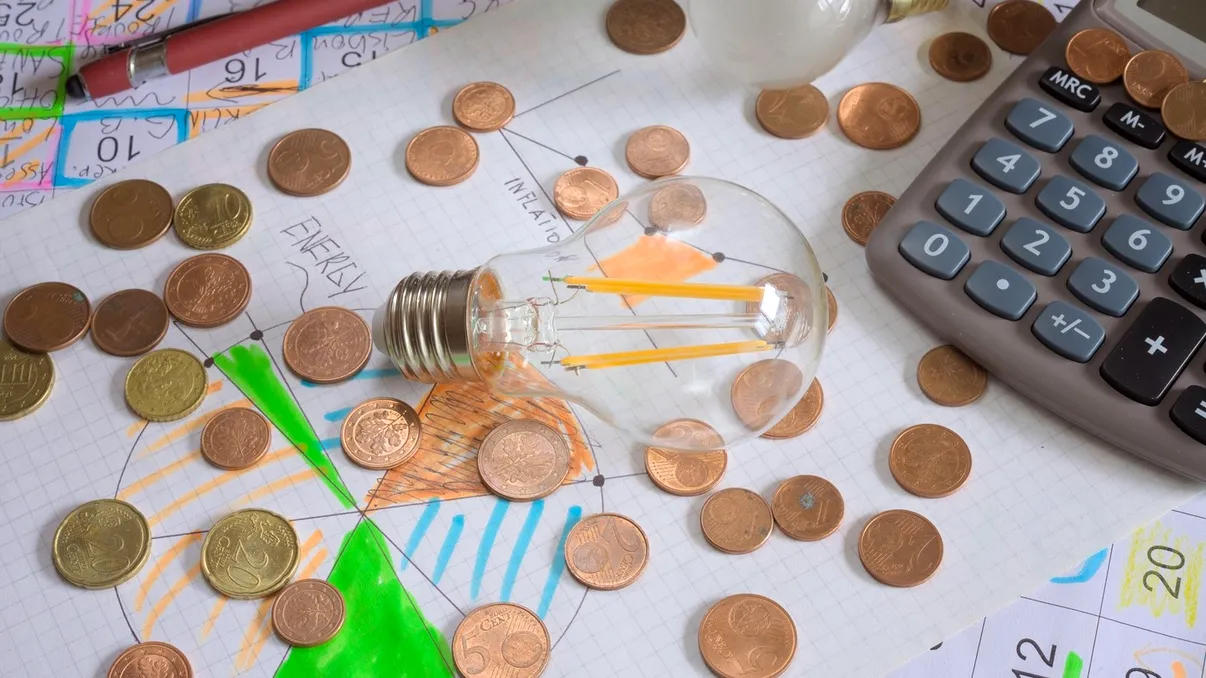 Facturile la energie ar putea crește. Primul lucru pe care trebuie să-l verifici în contract pentru a afla dacă vei plăti mai mult