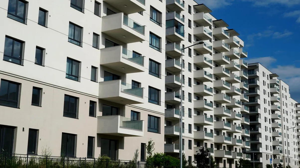 Cât trebuie să câștige o familie pentru a cumpăra un apartament în „polul corporatiștilor” din București. Două camere pleacă de la 158.000 de euro