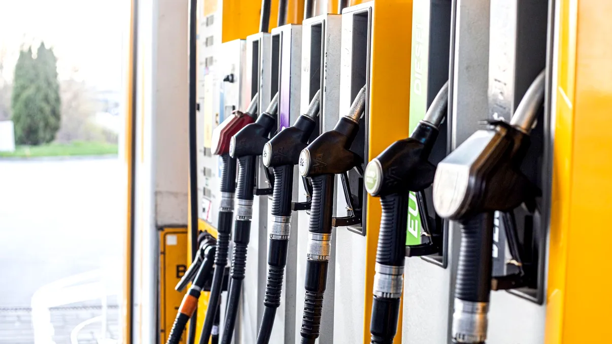 Cum reușește Bulgaria să ieftinească carburanții, în timp ce România are printre cele mai mari prețuri din regiune