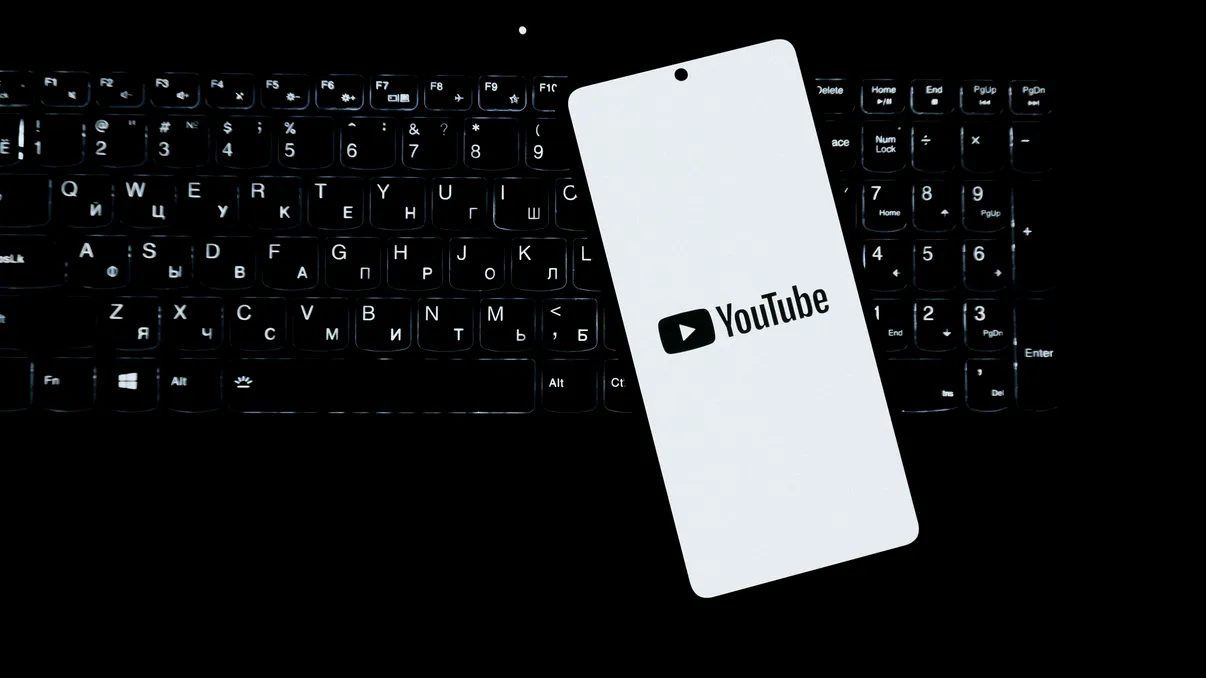 YouTube schimbă regulile pentru bani: ce trebuie să facă creatorii din 2027 pentru veniturile din reclame