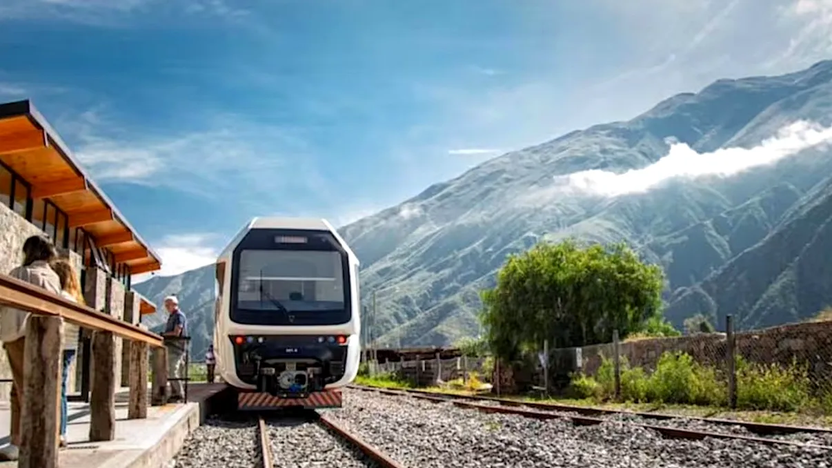 Argentina a lansat primul tren solar din America Latină, pe un traseu istoric vechi de 10.000 de ani