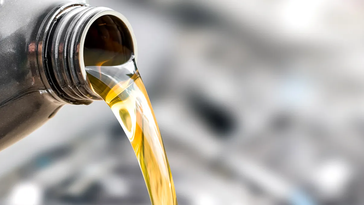 Nivelul uleiului crește la un motor diesel: regenerări DPF, combustibil în carter sau măsurare greșită