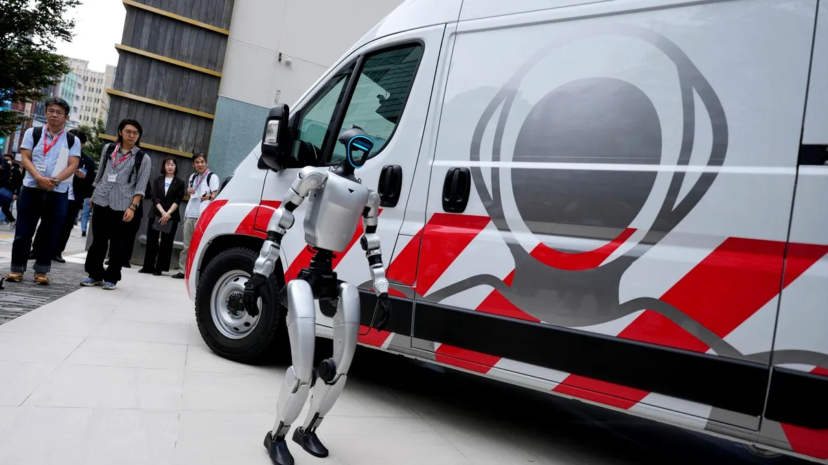 VIDEO | Prima „ambulanță” pentru roboți vine cu ingineri, iar dacă „pacientul” nu poate fi „resuscitat”, este înlocuit. Unde se întâmplă și de ce ar putea deveni indispensabilă