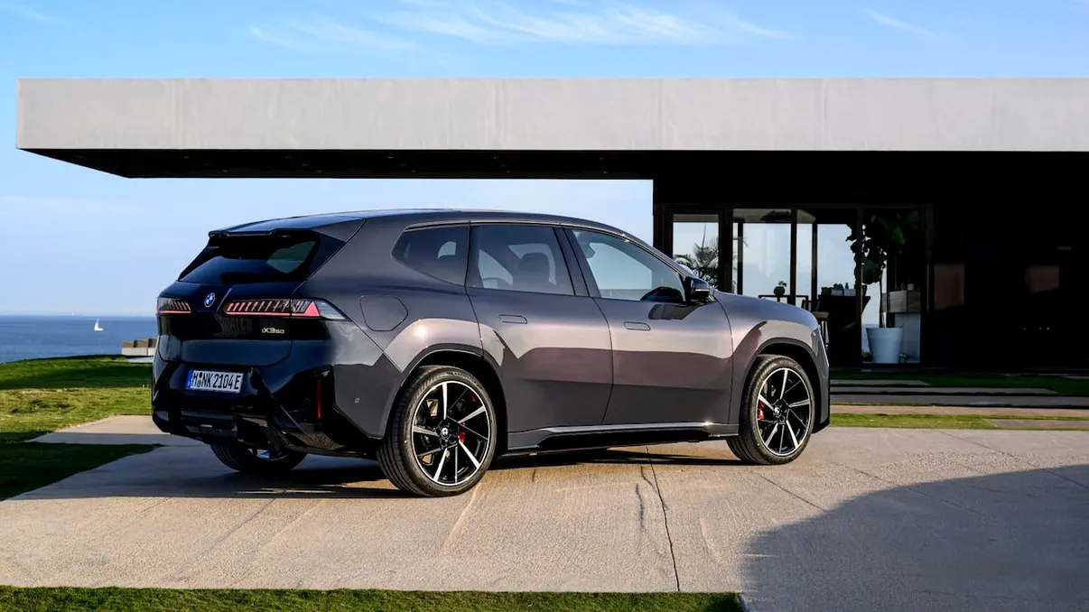 Unul din trei BMW-uri electrice comandate în Europa este acum iX3. Noul SUV a trecut de 100.000 de comenzi într-un singur an