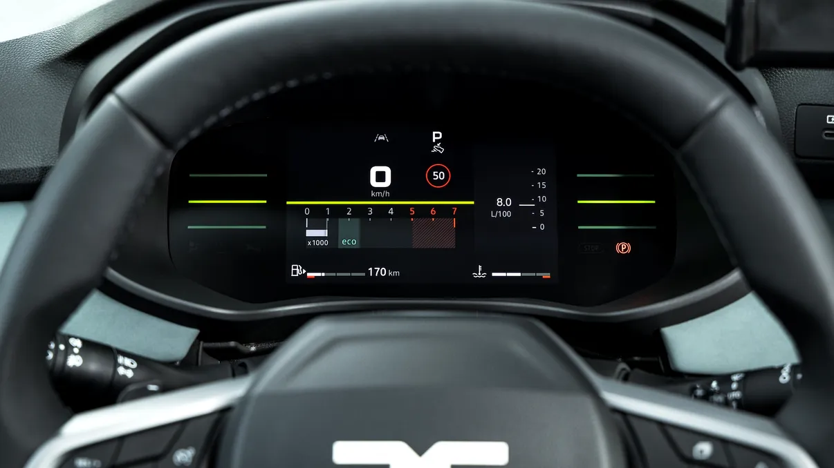 Dacia Sandero cu volan care nu revine după viraj: geometrie, articulații sau casetă de direcție