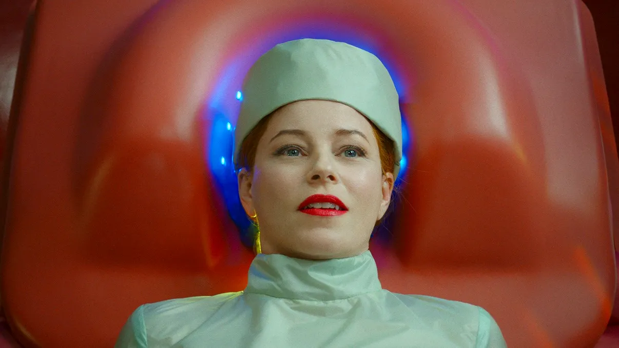 Elizabeth Banks se luptă cu propria dublură AI în „DreamQuil”. Noul film SF transformă ideea unei versiuni „mai bune” a ta într-un coșmar