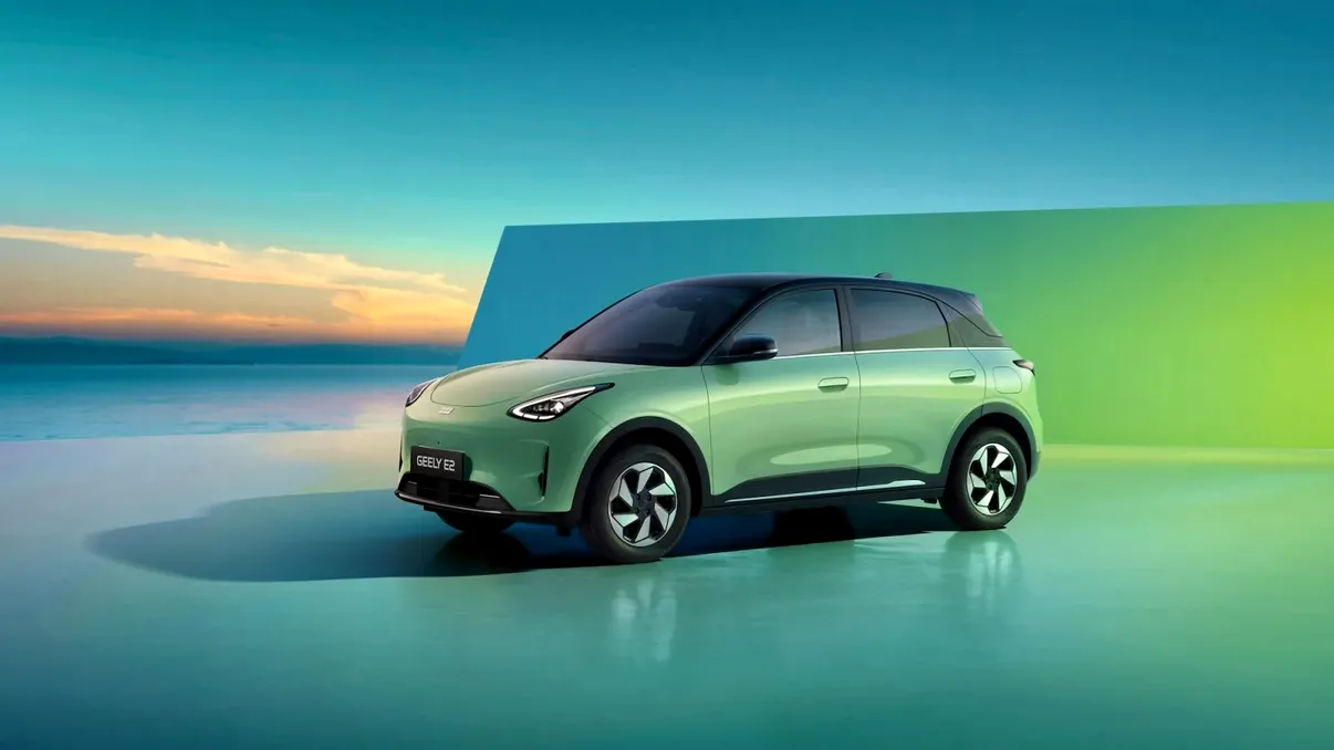 Geely E2 ajunge în România: mașina electrică de 21.990 de euro are două portbagaje și până la 345 km autonomie