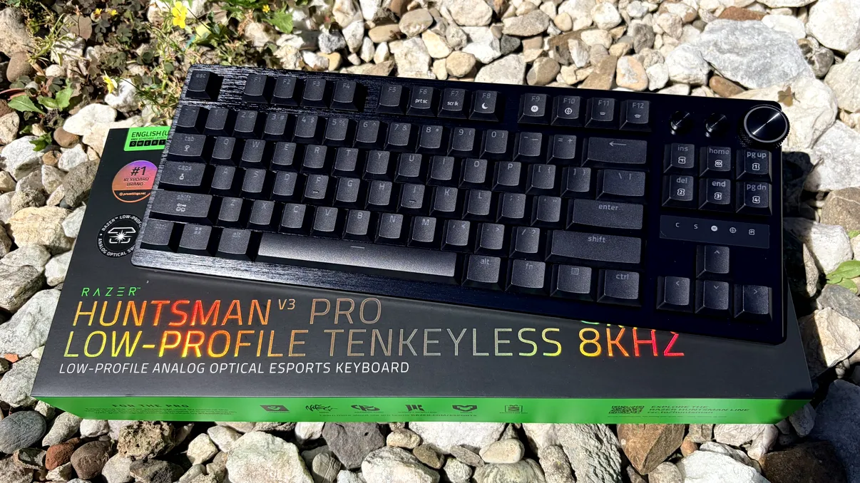 REVIEW Razer Huntsman V3 Pro Low-profile TKL 8KHZ - tastatura de gaming așteptată de mulți vine cu o premieră importantă și performanță impresionantă