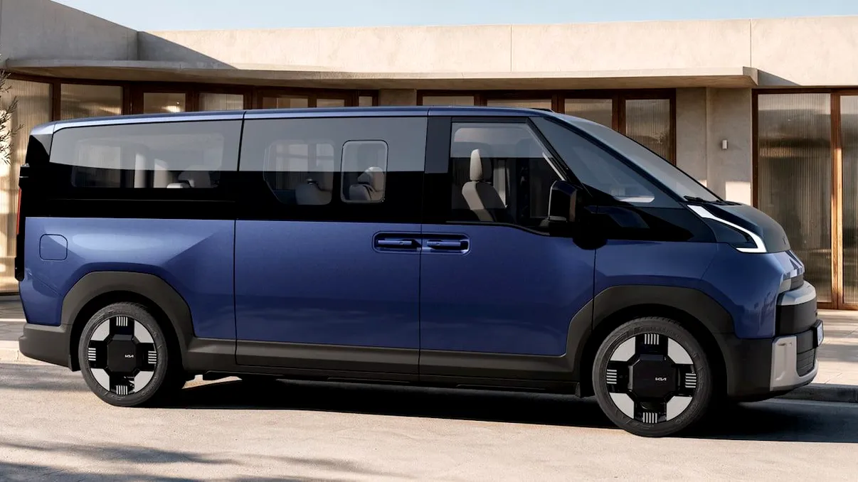 Kia pregătește o dubă electrică uriașă de 5,35 metri: până la 9 locuri, 460 km autonomie și 23 de versiuni