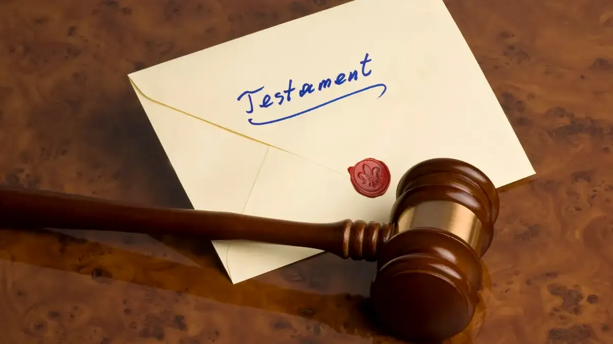 Poate un părinte să lase toată averea unui singur copil? Drepturile celorlalți moștenitori chiar dacă există testament