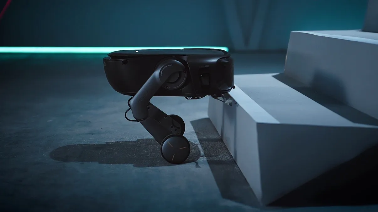 Roborock aduce la IFA 2026 robotul care urcă scările. Saros Rover schimbă regulile curățeniei inteligente