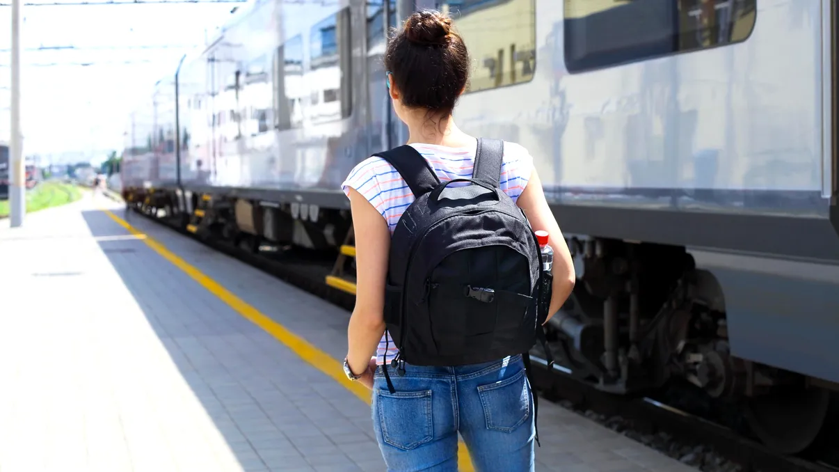 Studenții au reducere de 90% la tren, dar nu pentru orice călătorie. Ce rute sunt acceptate în 2026–2027