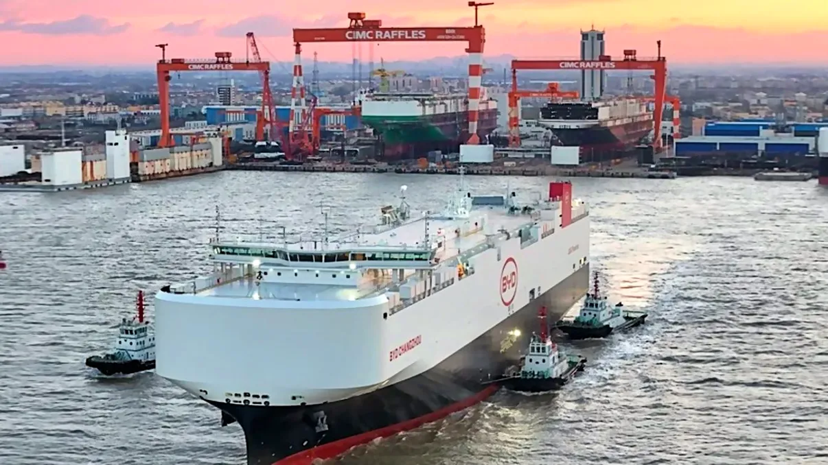 BYD își construiește propria flotă uriașă de nave pentru mașini: încă 10 vapoare pot transporta câte 9.200 de automobile