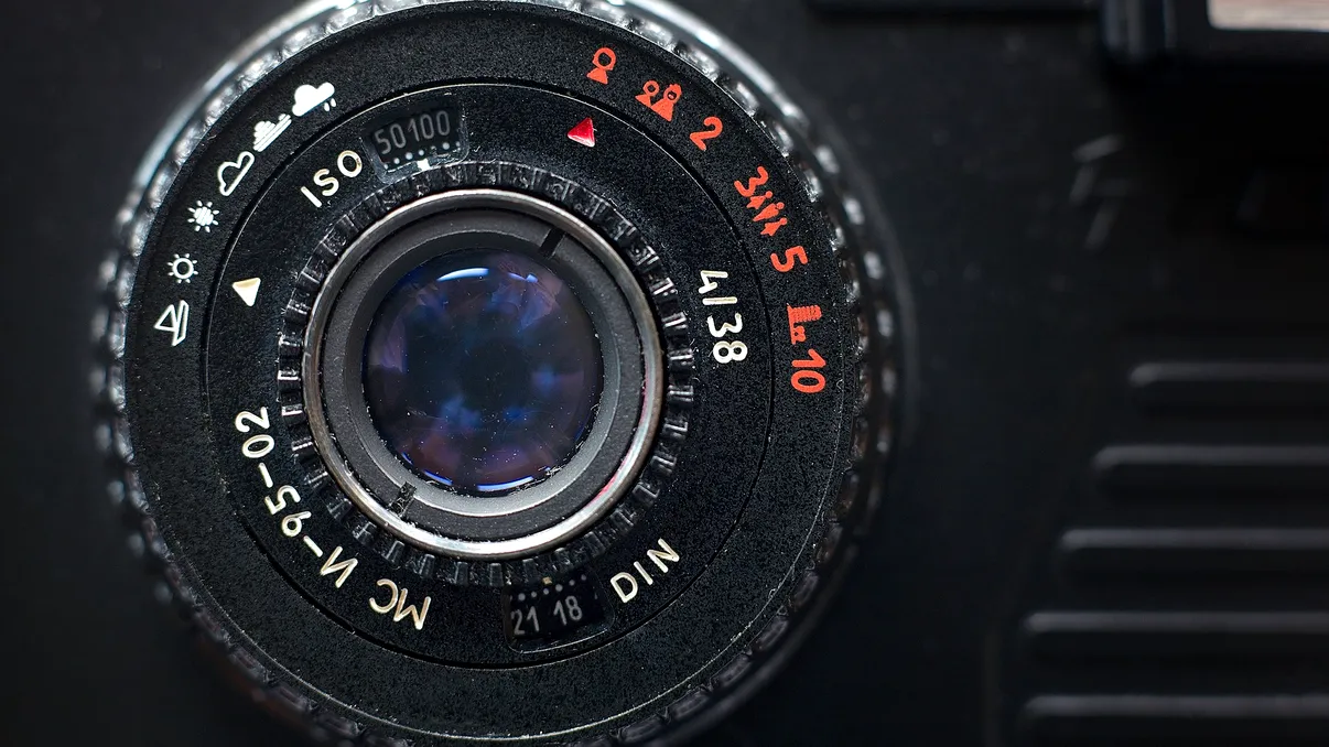 Aparate foto foarte apreciate în magazine: de la camere compacte pentru începători la un Canon de peste 6.000 de lei