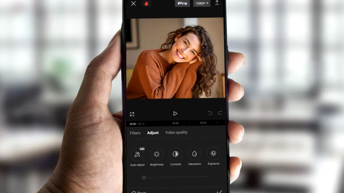 Trucul din CapCut care îți subtitrează singur videoclipurile. Cum generezi automat subtitrări pe Android și iPhone