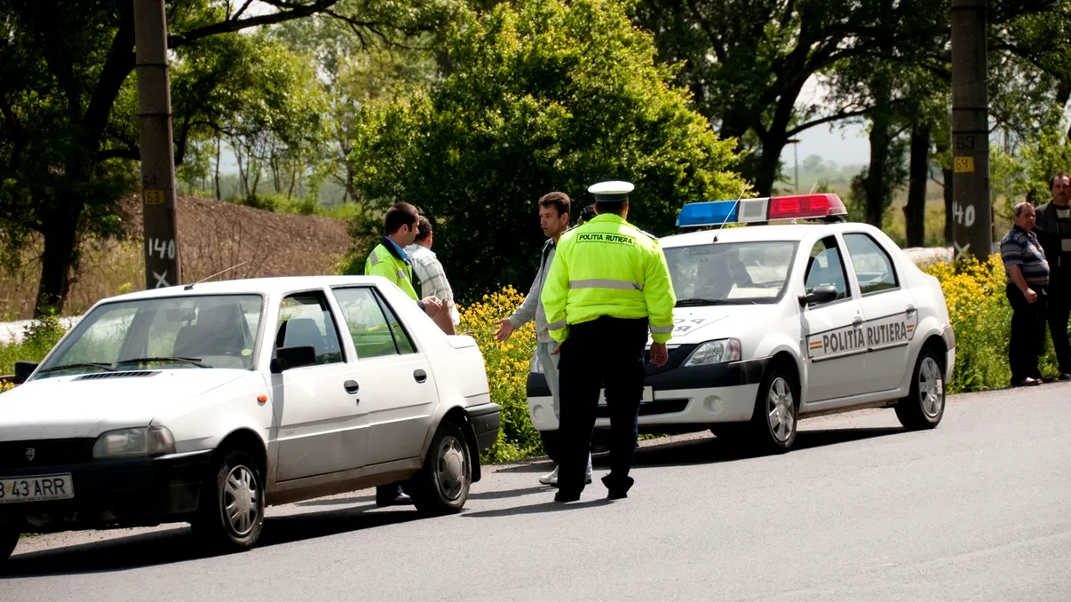Întrebarea la care să nu răspunzi în grabă când ești oprit de Poliție în trafic.  Ce recomandă un avocat șoferilor