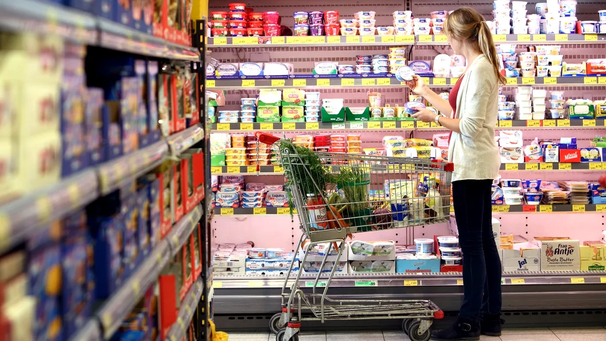 Locul din supermarket unde trebuie să te uiți dacă vrei produsele mai ieftine. Cum este influențată alegerea clienților