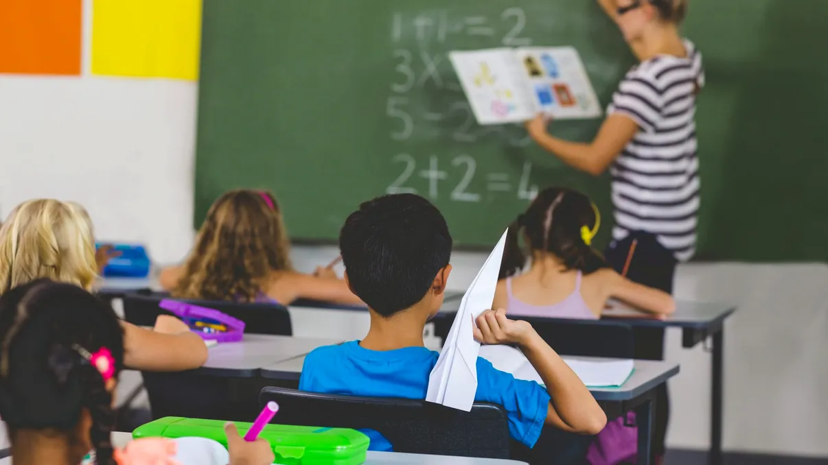 Schimbări importante pentru profesori. Norma debutanților ar putea fi redusă, iar gradația de merit, înlocuită cu o primă de performanță