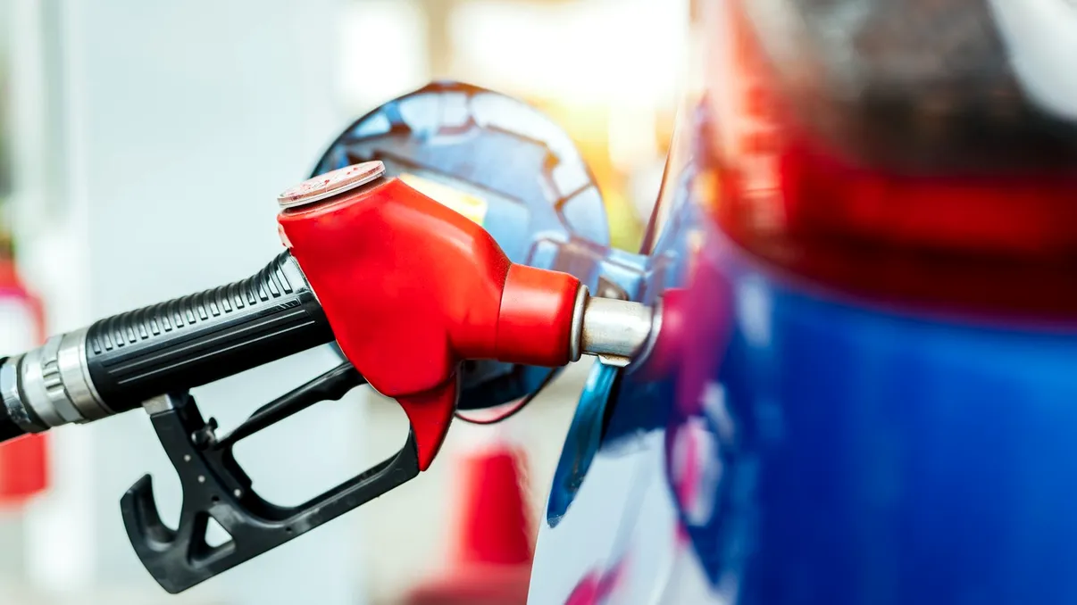 Ce se întâmplă cu prețurile când motorina se scumpește. Efectul pe care îl resimt toți românii, chiar dacă nu au mașină