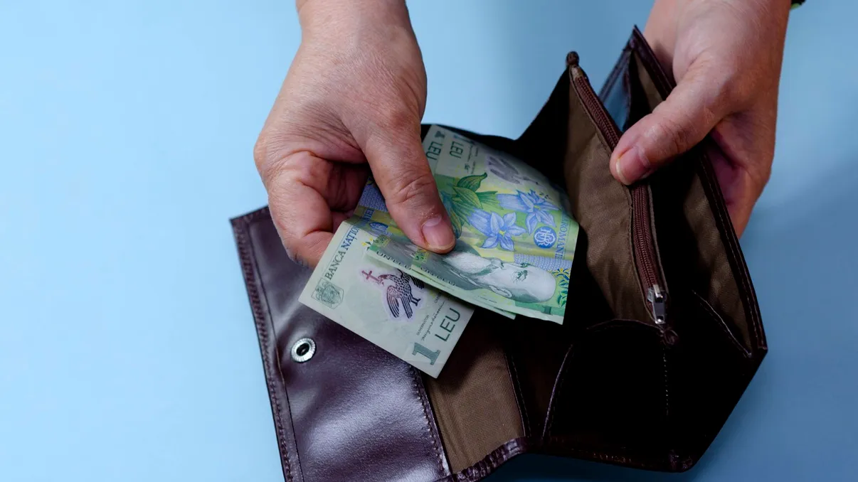Cât valorează un an în plus de muncă la pensie. Diferența dintre 35 și 40 de ani lucrați