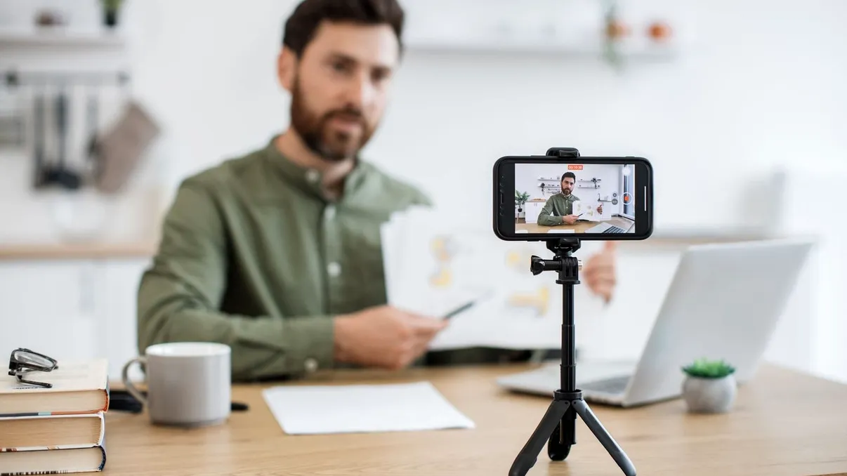 Cum vor fi verificați influencerii financiari din România. ASF va monitoriza reclamele și promovările online