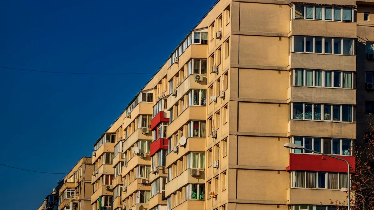 Cum cumperi un apartament executat silit de ANAF. Prețul poate scădea cu 50%, dar există riscuri