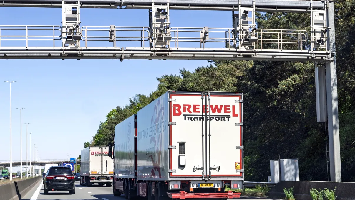 Greșeala din aplicația TollRo care îi poate costa scump pe șoferii de camioane. CNAIR, despre regula importantă pe care trebuie să o respecte după fiecare cursă
