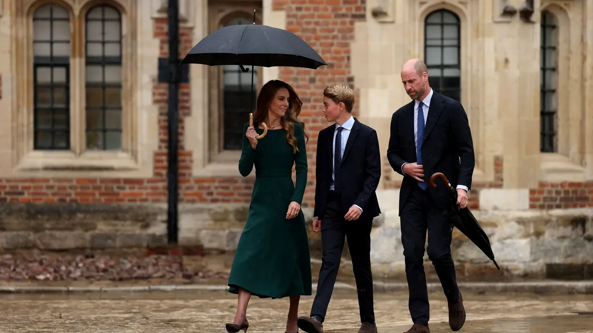 Cât este taxa la Eton College, acolo unde învață Prințul George. Suma uriașă plătită anual pentru școala viitorului rege