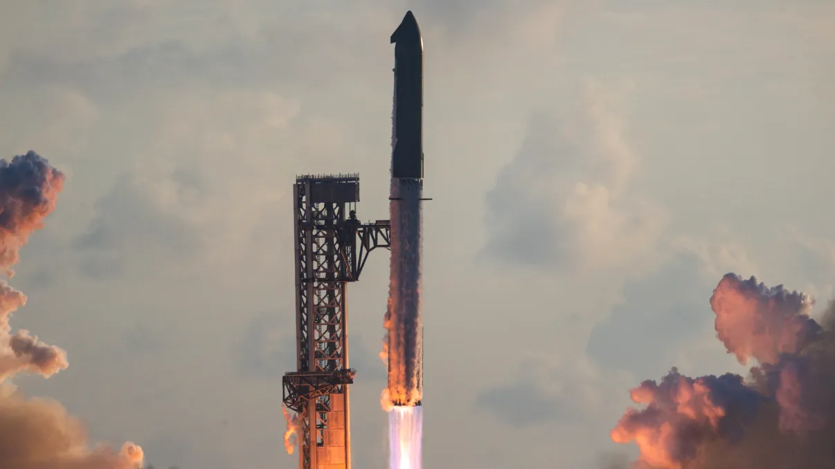 Starship ajunge pentru prima dată pe orbită, dar misiunea SpaceX se încheie mai devreme. Racheta a explodat după revenirea pe Pământ