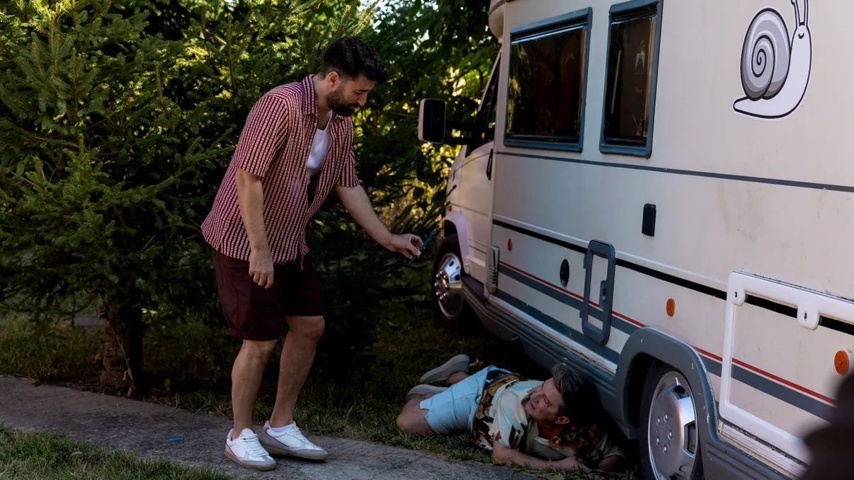 Smiley și Pavel Bartoș transformă vacanța la mare într-o misiune antidrog. Trailerul „Vacanță All Inclusive” a fost lansat, iar biletele sunt deja în vânzare