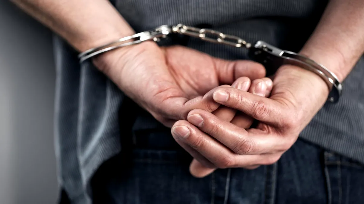 Arest preventiv după agresarea unui profesor în timpul orei, la Timișoara. Fapta „deosebit de gravă” s-a petrecut în fața elevilor.