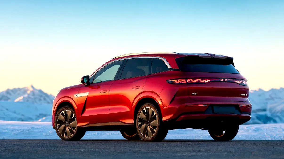 BYD aduce în Europa un SUV electric cu 7 locuri, 775 CP și încărcare în 5 minute. Noul Atto 8 promite până la 653 km autonomie
