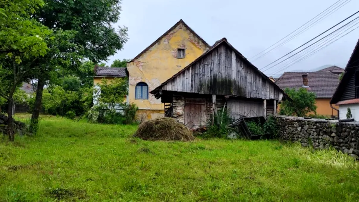 Case la țară cu doar 6.000 de euro, dar adevărata cheltuială începe după cumpărare. Cât poate costa renovarea