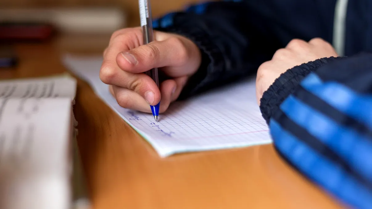 Cât de mult contează familia în rezultatele unui elev. Ce înseamnă un decalaj de 122 de puncte PISA în România