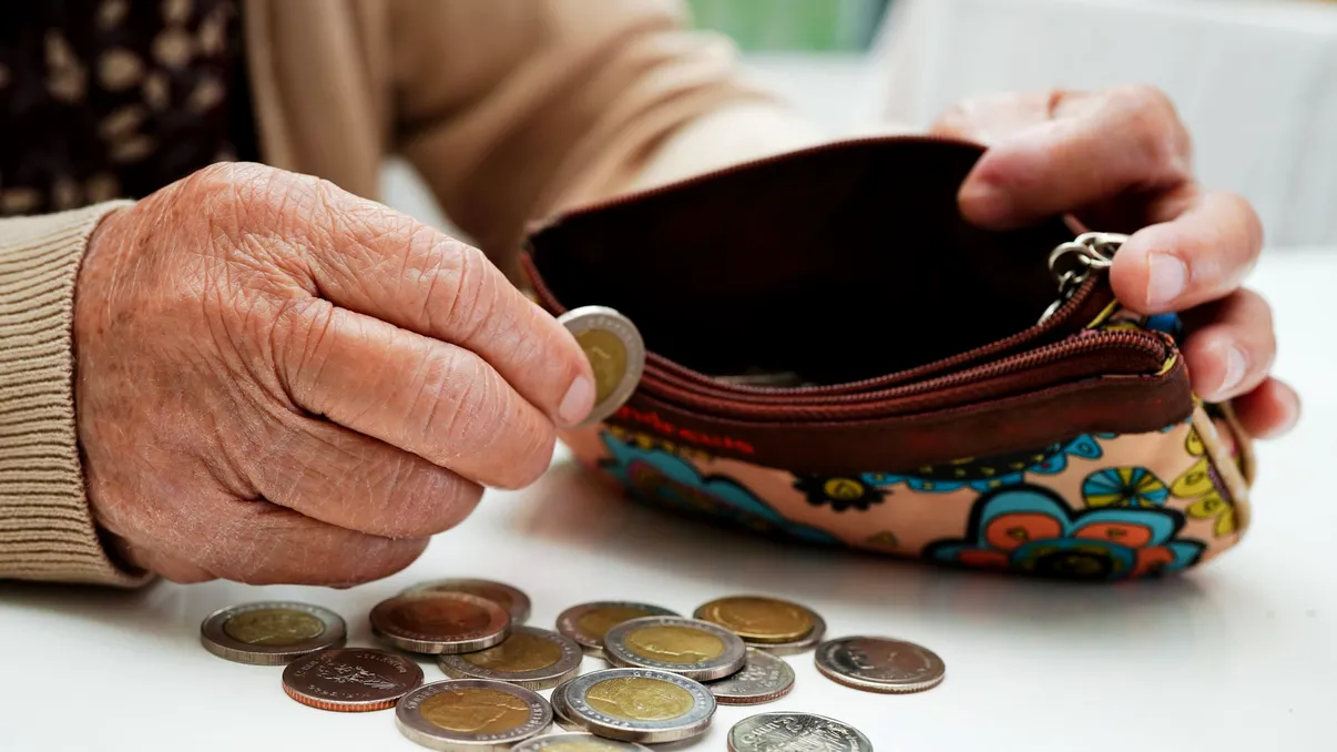 Ce înseamnă proratizarea pensiei. Calculul care îi privește pe românii cu ani lucrați în mai multe țări