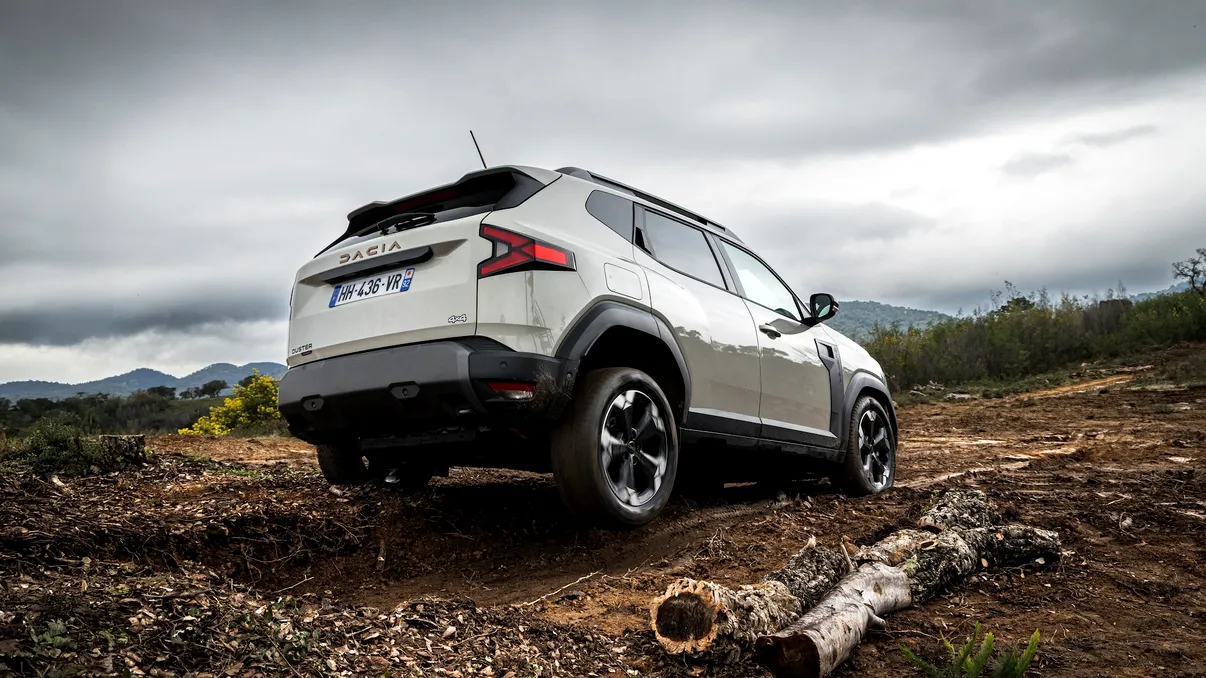 Dacia Duster cu roată de rezervă diferită: când o poți folosi fără să afectezi transmisia 4x4