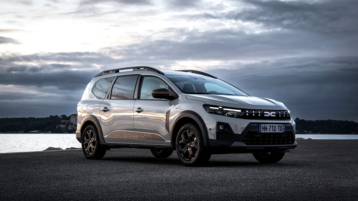 Dacia Jogger cu plafon panoramic: lumină și confort sau căldură și costuri suplimentare