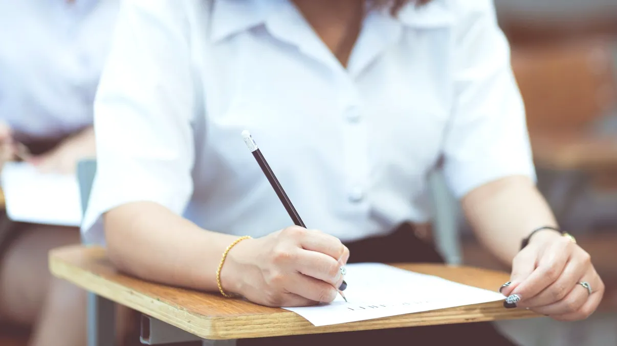 De ce aleg tinerii facultățile din orașele mici. Avantajele care cântăresc tot mai mult