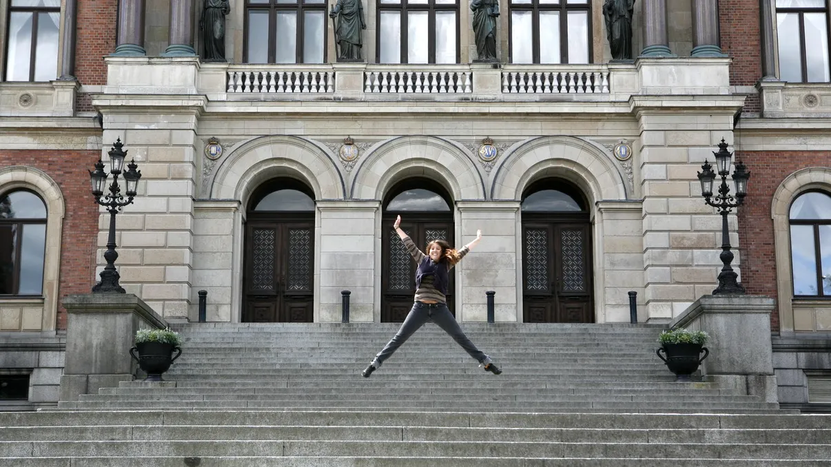 Un lector universitar din România susține că doar 4 facultăți îți pot asigura un loc de muncă după absolvire. IT-ul este pe ultimul loc în topul profesorului