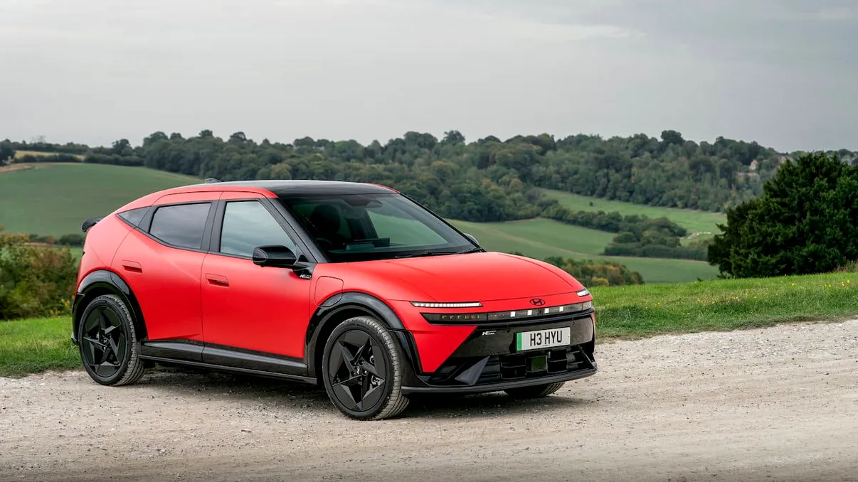 Hyundai lansează o electrică de aproape 500 km autonomie, cu preț de la 21.950 de euro. Noul IONIQ 3 pune presiune pe Dacia și Renault
