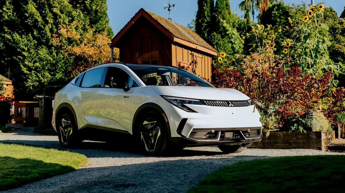 Mitsubishi lansează o mașină electrică de 34.000 de euro care este aproape un Nissan LEAF. Diferența de preț ajunge la 7.000 de euro