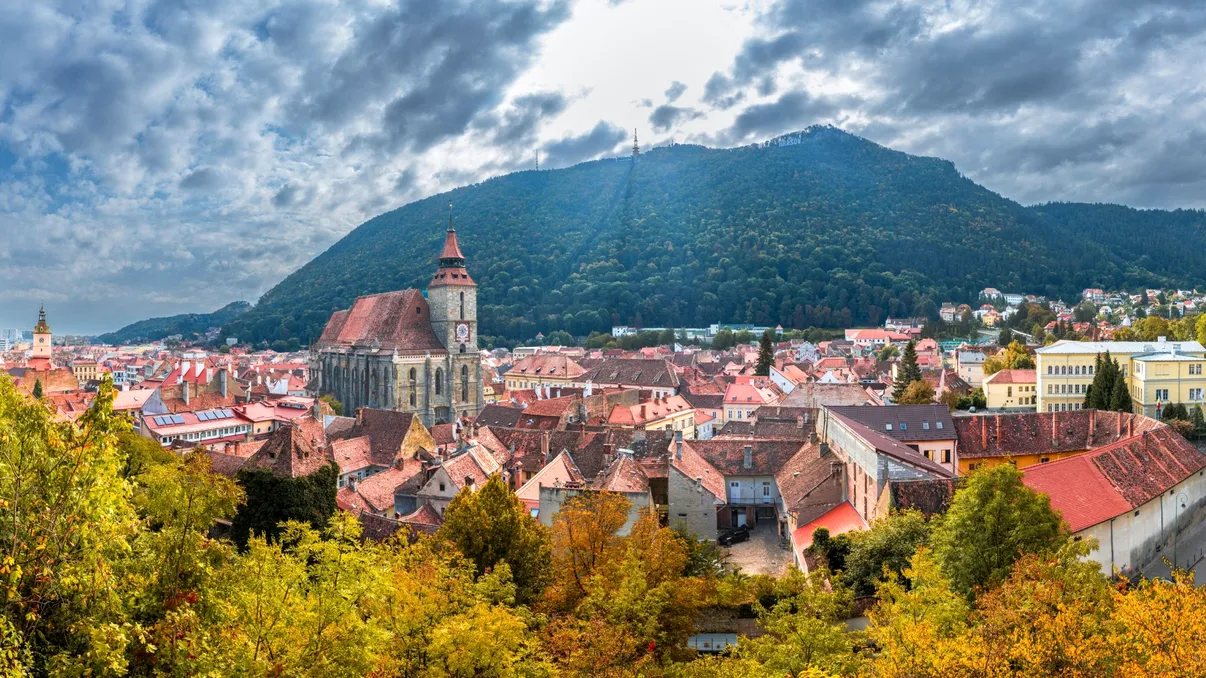 Orașele din România perfect pentru un weekend de toamnă fără mașină. Cobori din tren și principalele atracții sunt aproape