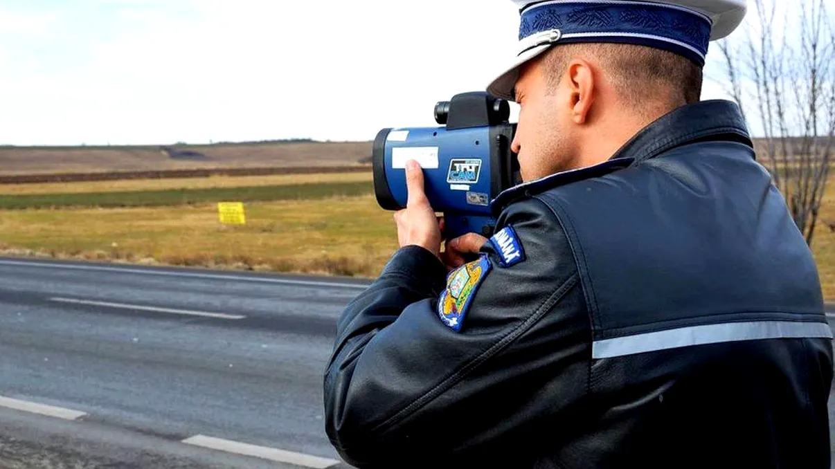 Pistolul laser măsoară viteza de la peste un kilometru. De la ce distanță poate surprinde clar numărul mașinii