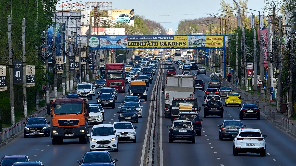 Se închide o bandă pe DN1, la intrarea în București. Cât durează restricția și unde se lucrează