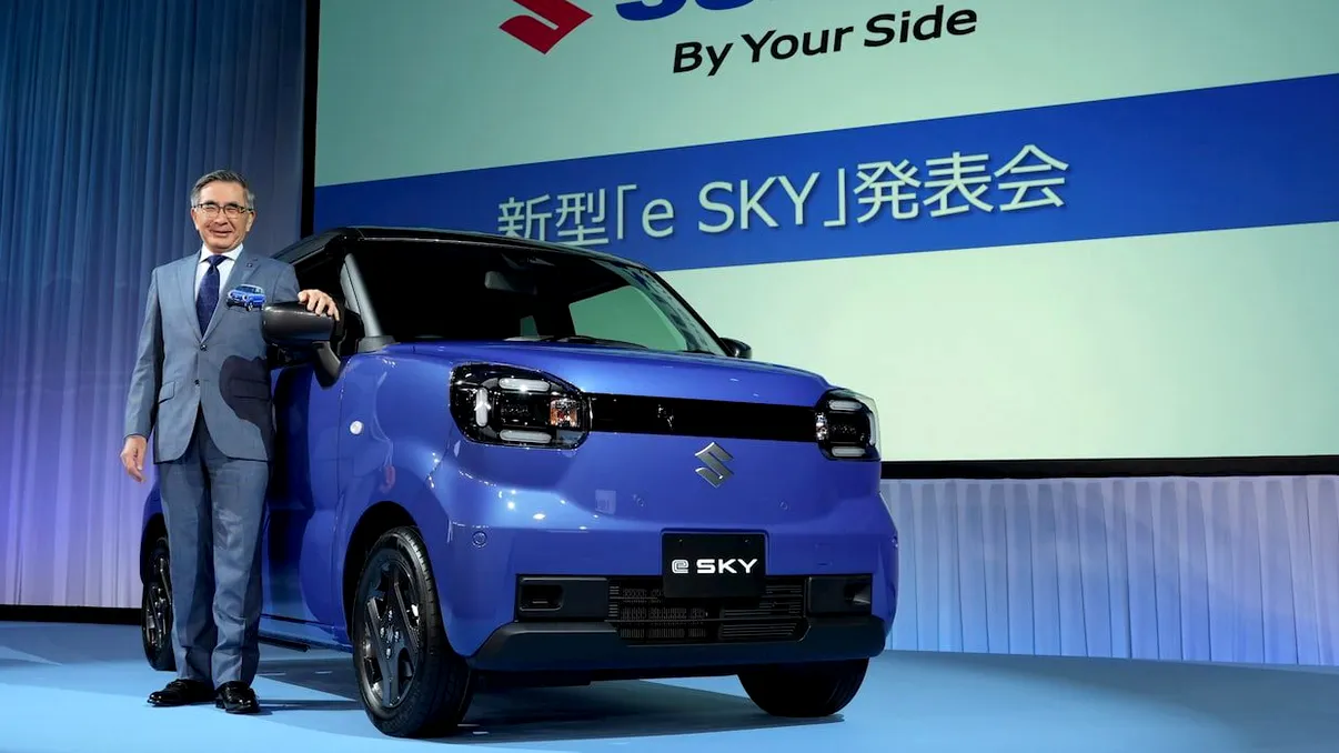 Suzuki lansează o mașină electrică de 12.000 de euro cu autonomie de 310 km. Bateria vine chiar de la rivalul chinez BYD