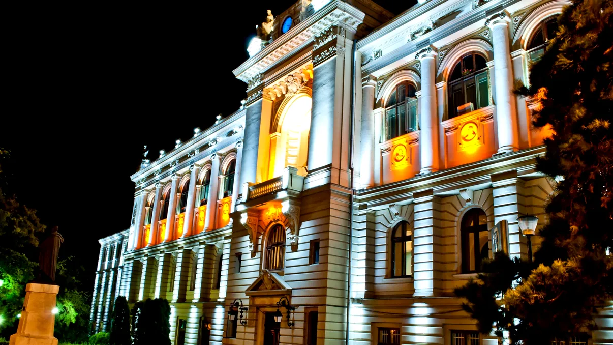 Tot ce trebuie să știi după ce intri la facultate. Ghid despre taxe, burse, examene și ajutorul disponibil