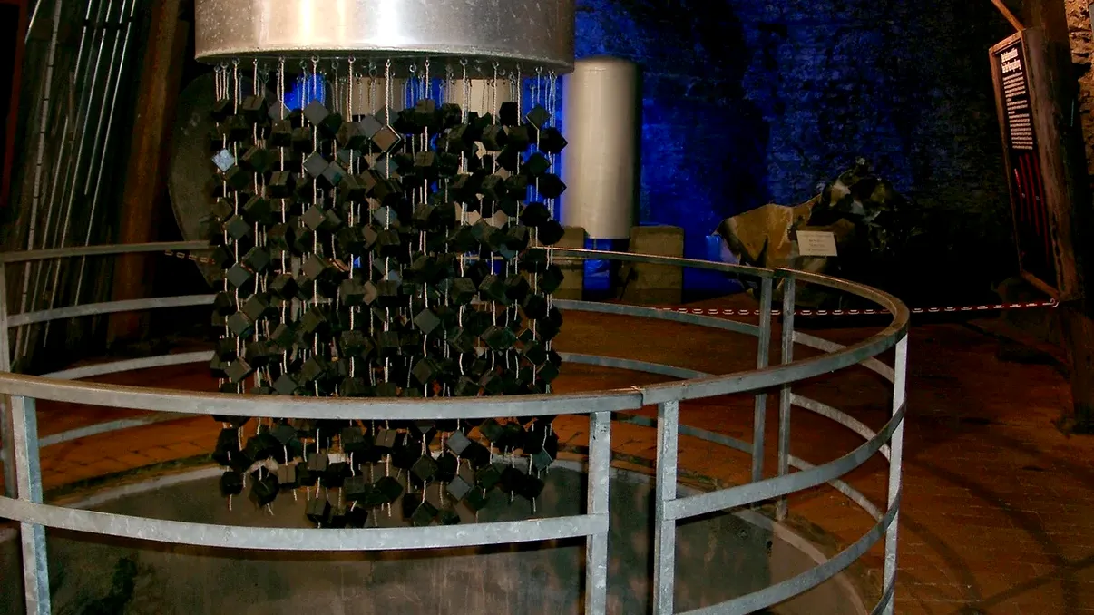 Cât de aproape a fost Hitler să obțină bomba atomică? Cuburi de uraniu din Al Doilea Război Mondial dezvăluie adevărul după 80 de ani