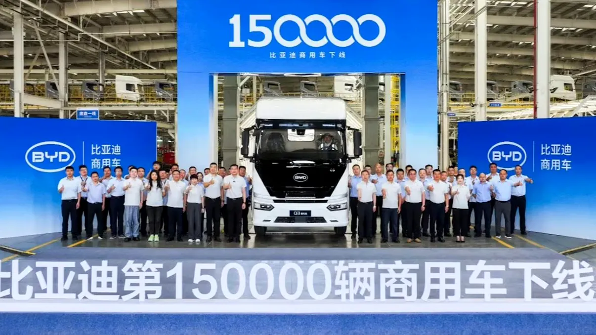 BYD lansează un camion electric de aproximativ 800 CP, cu baterie de 600 kWh. Poate transporta zeci de tone și se încarcă în 30 de minute